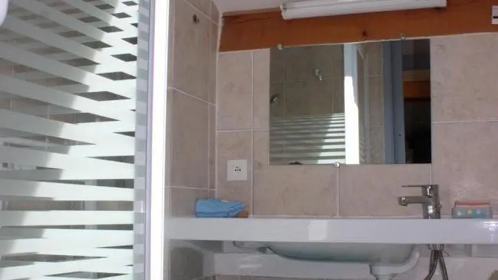 Gîte Chez José-Salle d'eau-Belvédère-Gîtes de France des Alpes-Maritimes
