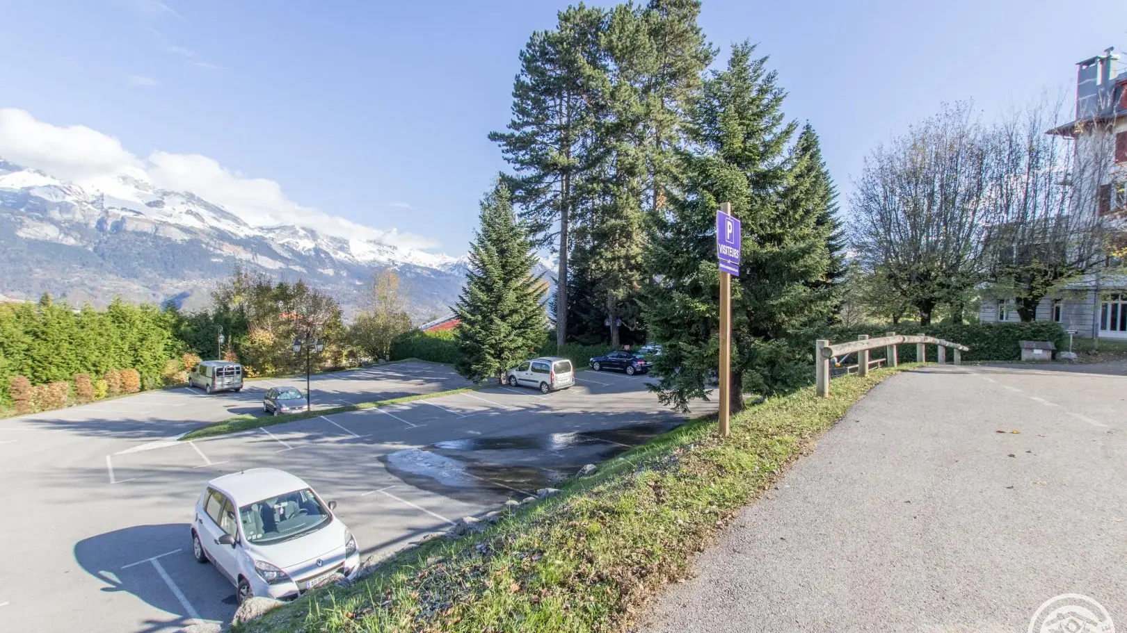 Parking de la résidence (avec barrière)
