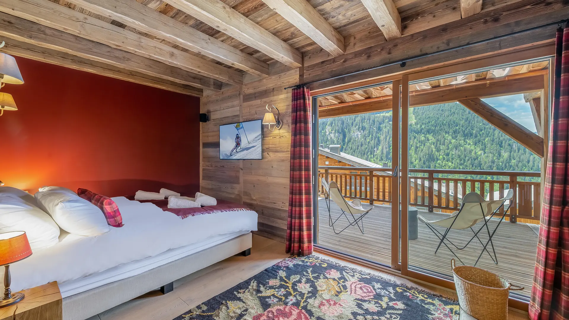 Chambre avec accès au balcon terrasse couvert
