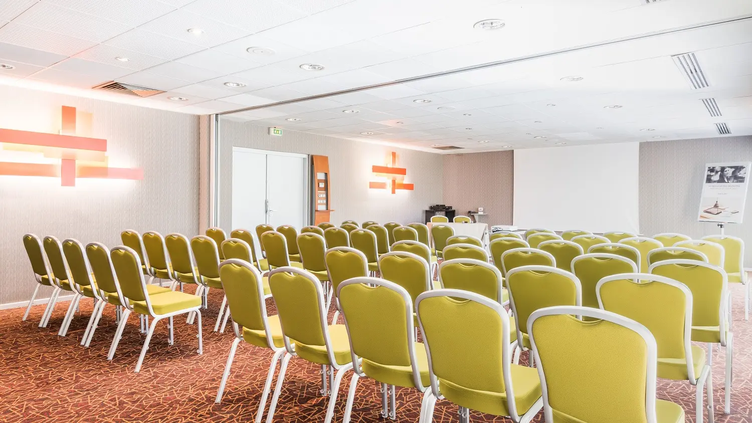 Salle de réunion disposition théâtre