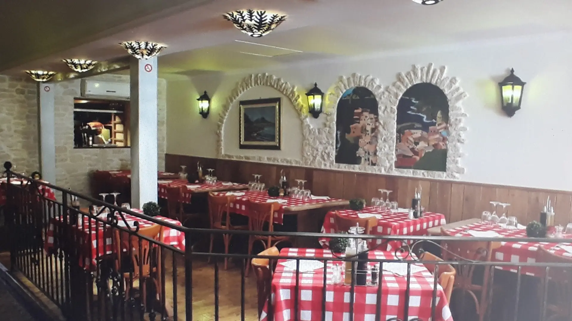 Salle du restaurant Little Italy