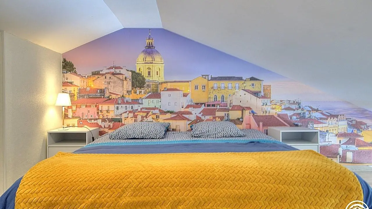 Chambre Lisbonne avec ses deux lits rapprochés en mezzanine