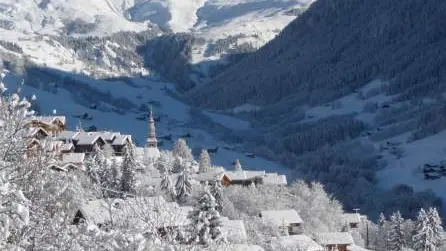 Hauteluce et le Mt-Blanc