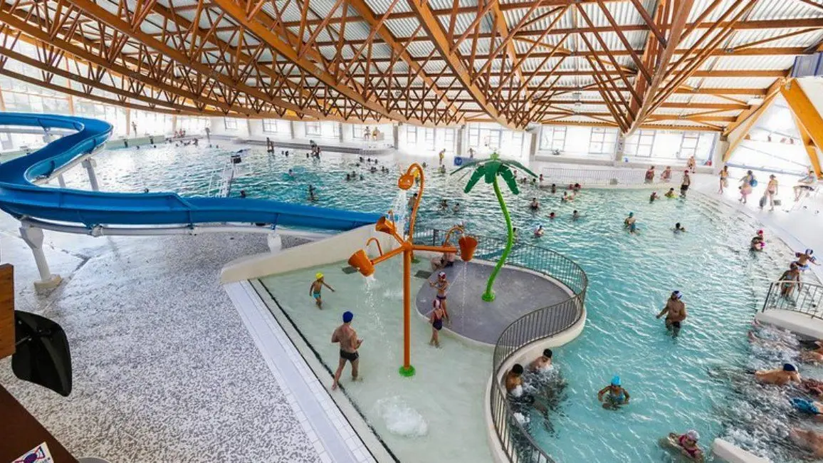 Centre nautique de Saint-Chamond situé à 1 kms du gîte