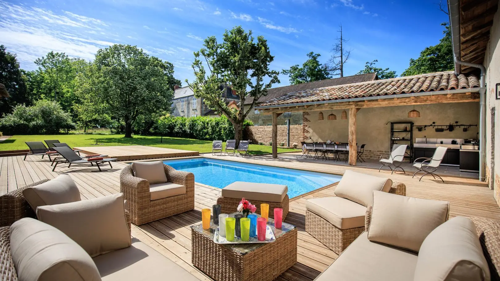 piscine, son salon, sa terrasse