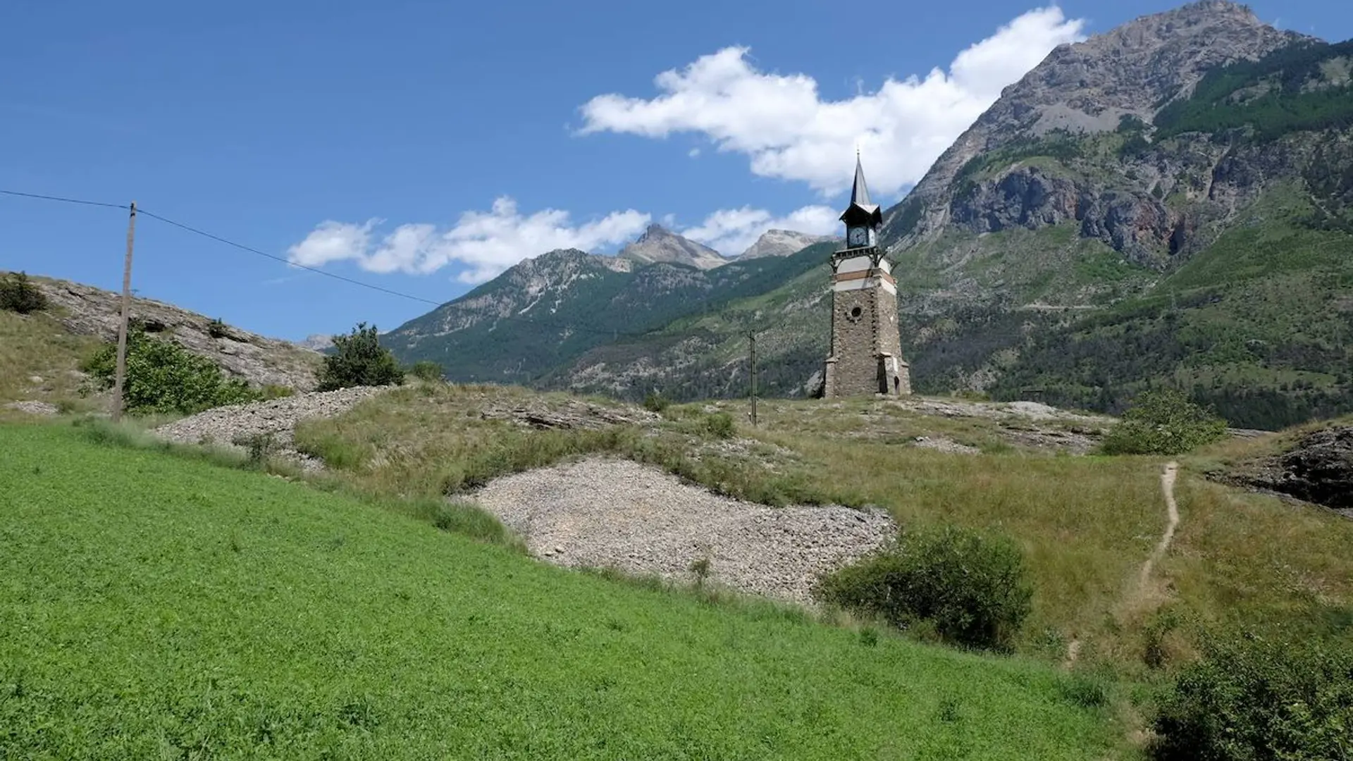 Chemin d'accès à la tour des Hermes