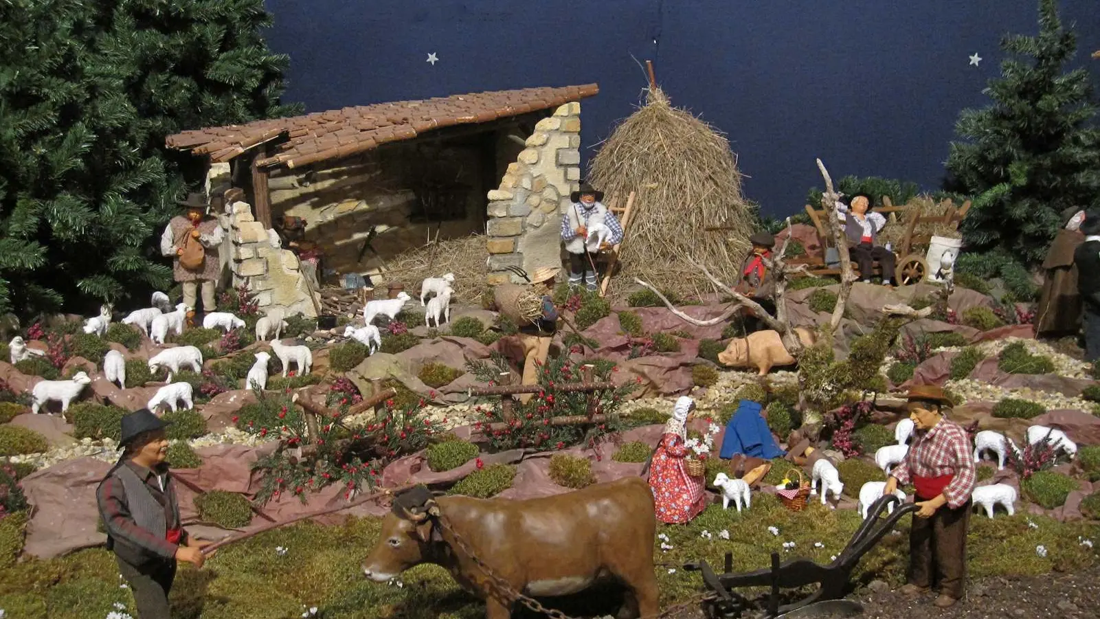 Sur plus de de 300m2, vous partirez à la rencontre d'un monde féérique composé de plus de 800 figurines. : Le petit monde des santons de Provence