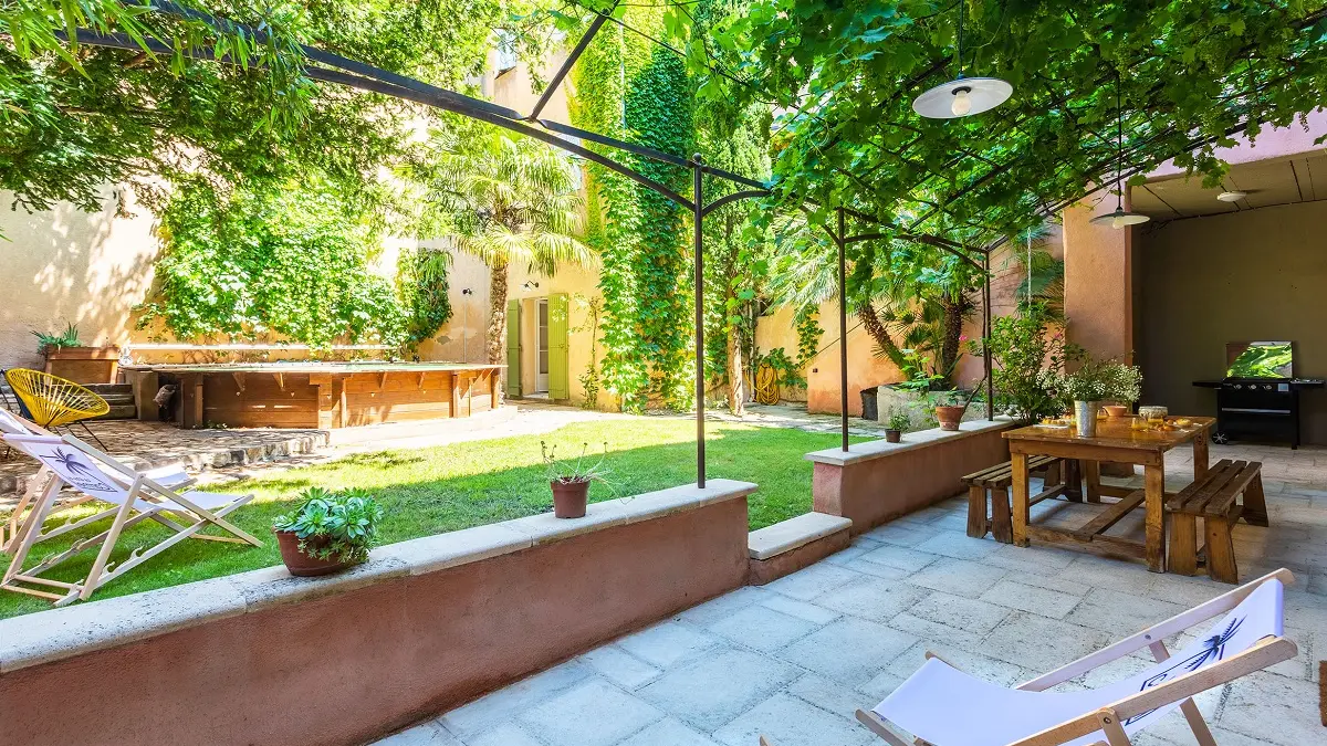 La terrasse et la piscine