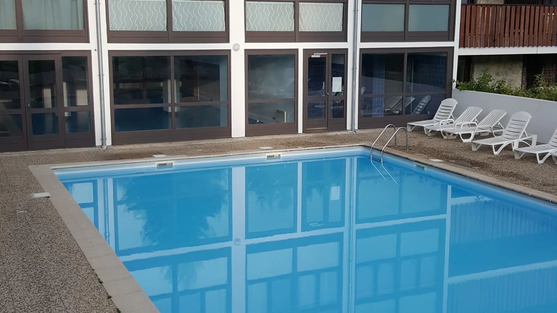 Piscine en été