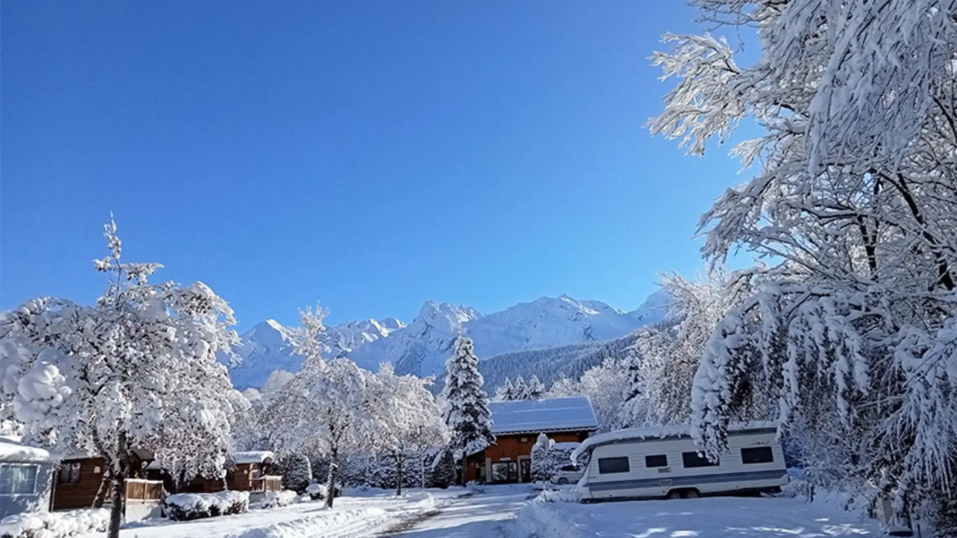 Camping Le Clos du Pin Caravanes