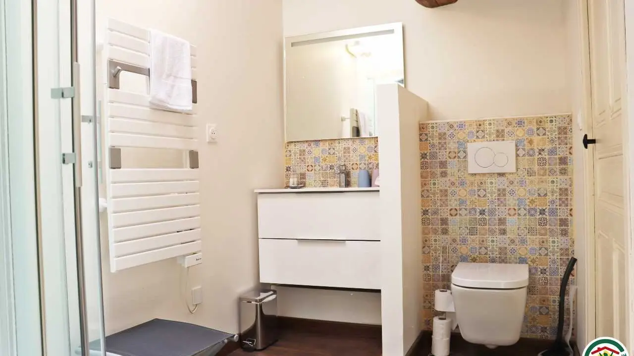 Salle d'eau/wc privative à la chambre VERCORS