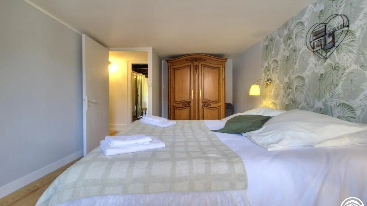 Chambre 1 - 2 personnes 
(lit 160 à l'étage)