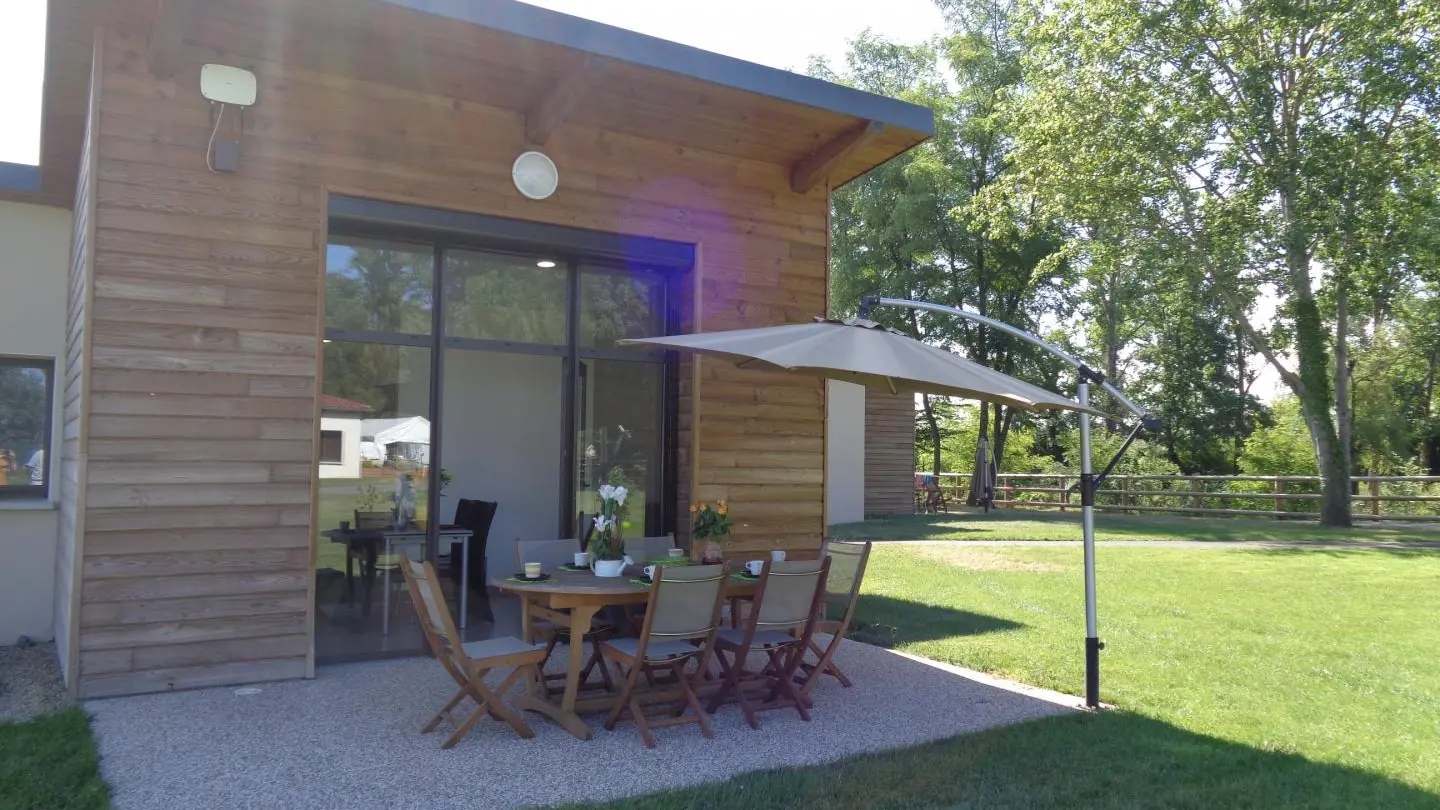 Terrasse privative au chalet.