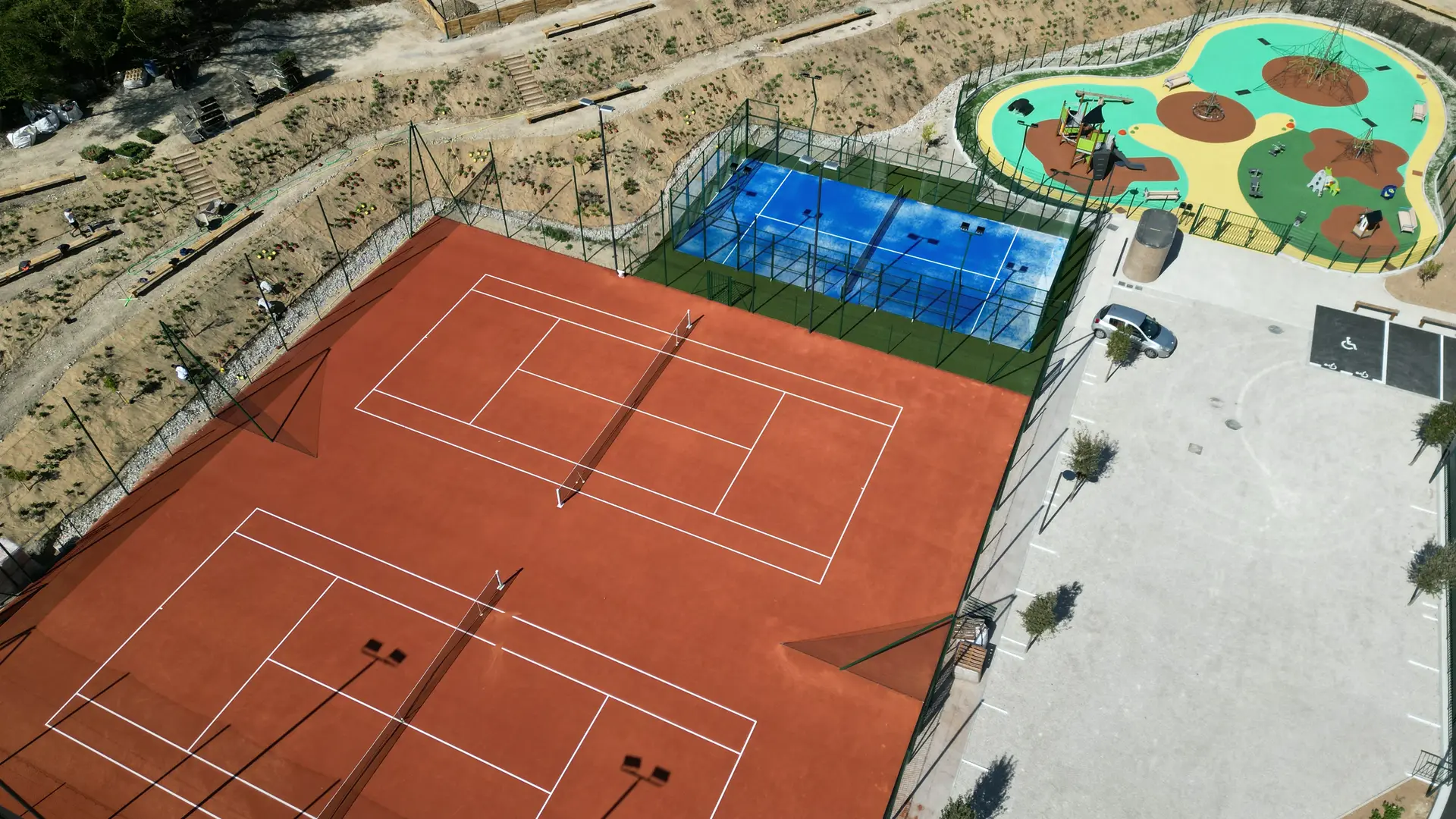 Dynamic Sports terrain de padel et terrain de tennis