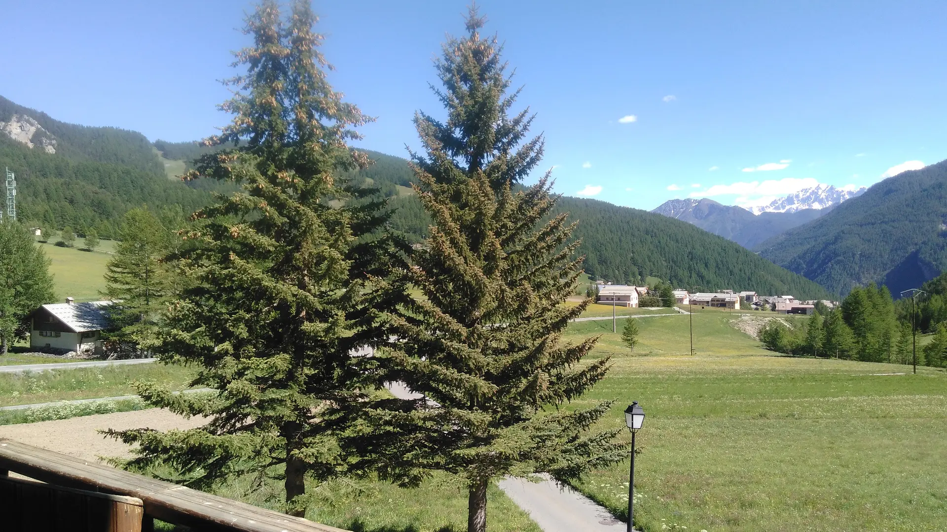 7 - Vue du meublé sur vallée