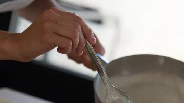 Emulsion mit Salbei und Kartoffeln