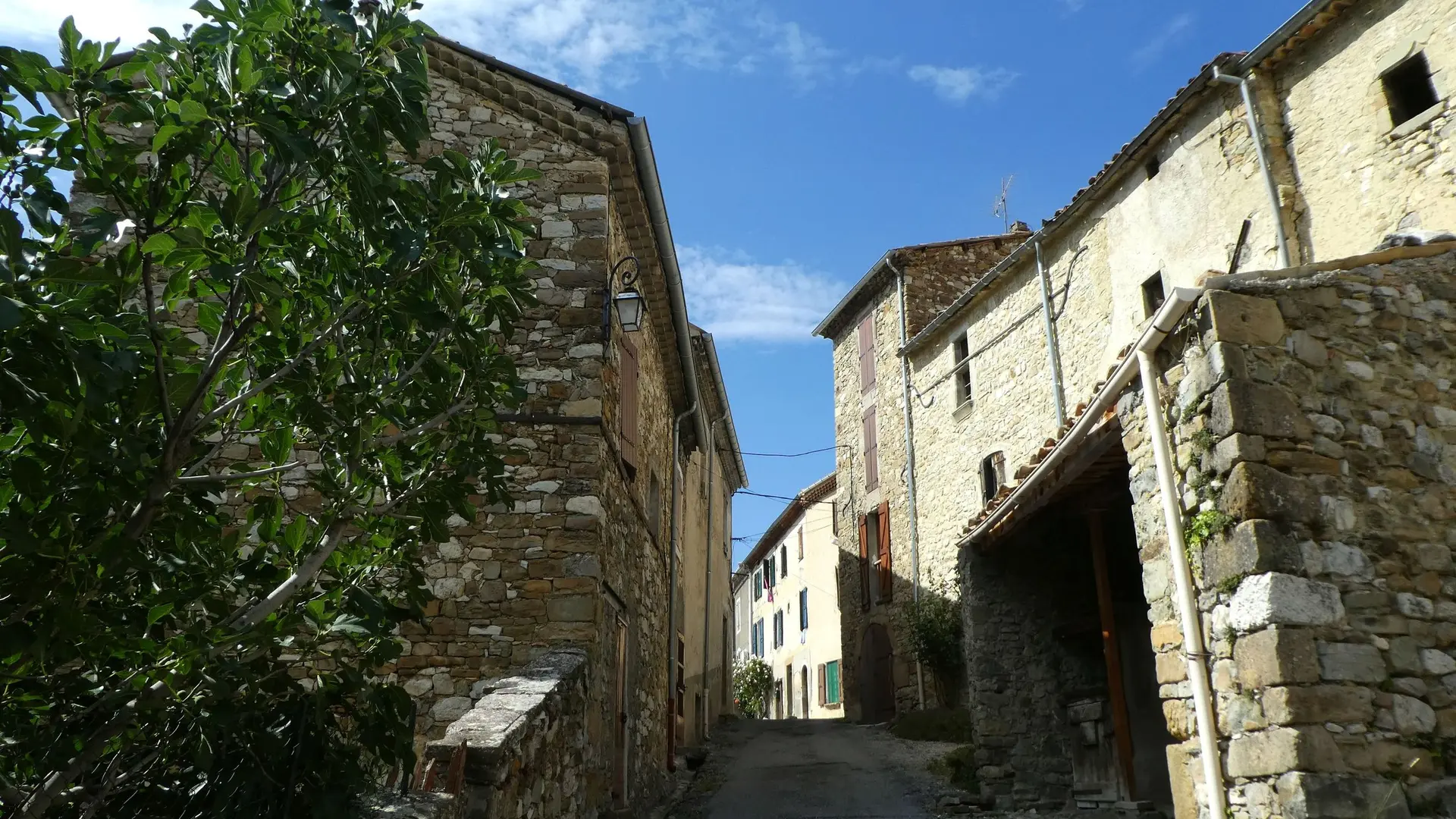 Ruelles du village de Montmorin