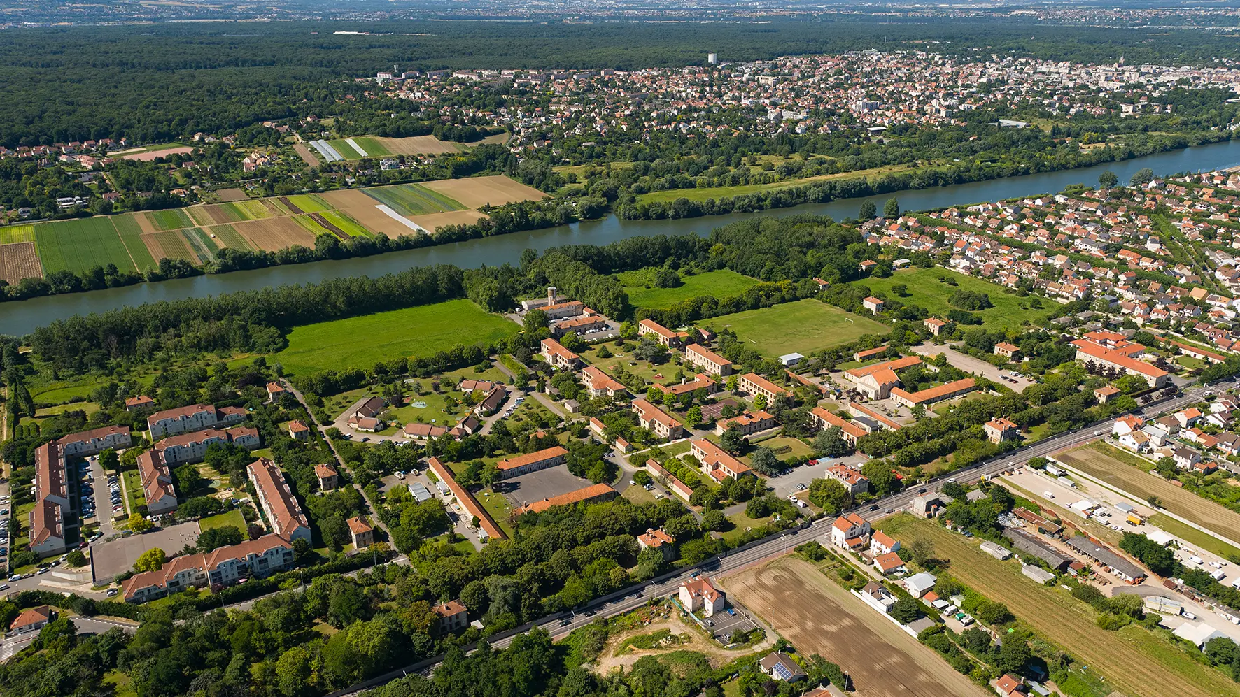Vue aérienne de l'hôpital Théophile Roussel de Montesson