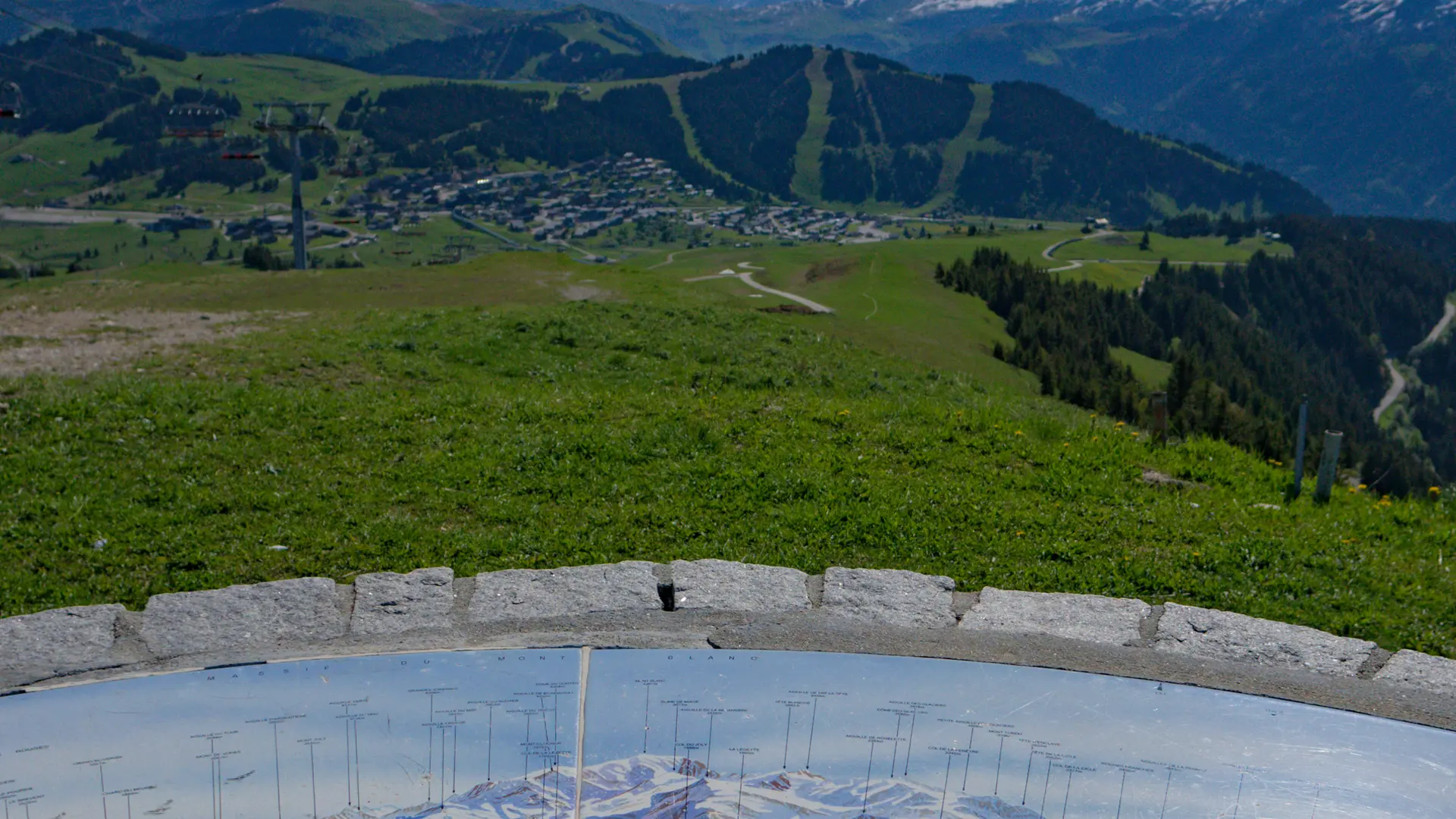 Magnifique point de vue sur les Alpes depuis le sommet de Bisanne