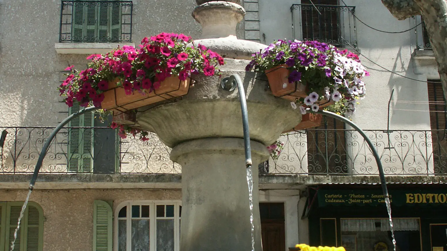 Fontaine de la place JMG Itard à Oraison