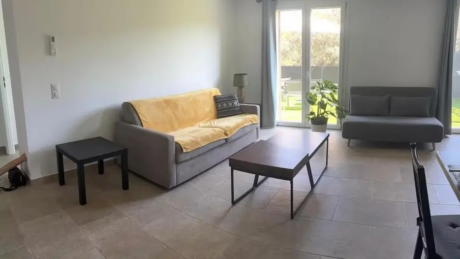 Gîte le Moderne-Espace salon-Contes-Gîtes de France Alpes-Maritimes