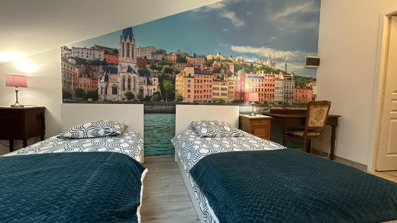 Chambre Lyon avec 4 lits simples