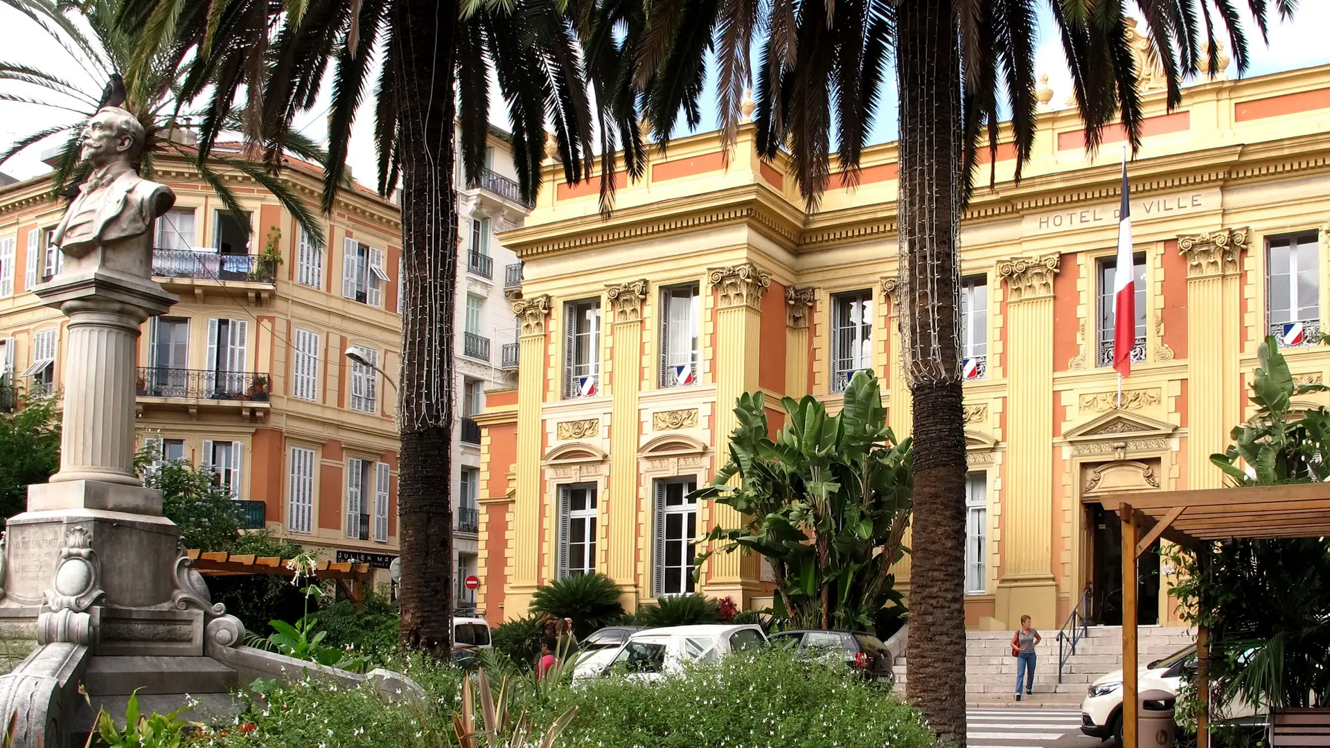 Vue de la façade du bâtiment