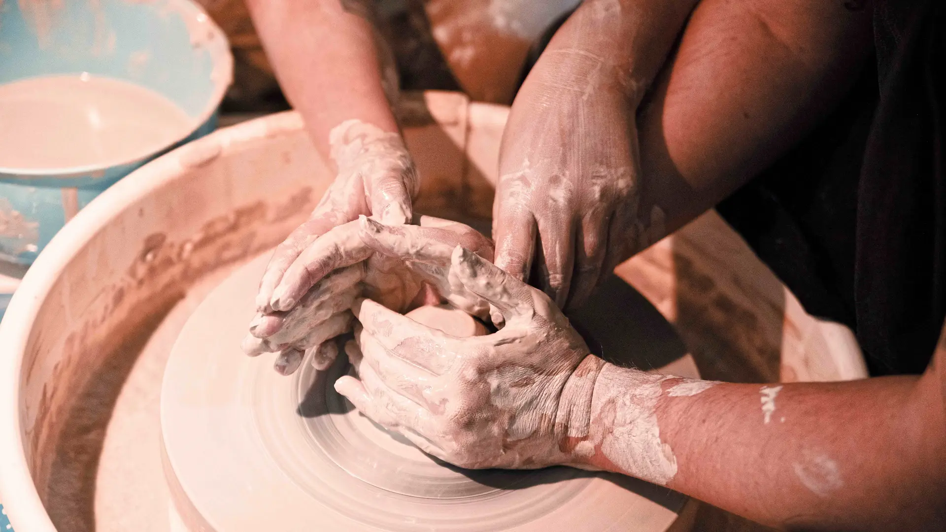 Atelier Marine KLAA - Cours de tournage et modelage- Céramique
