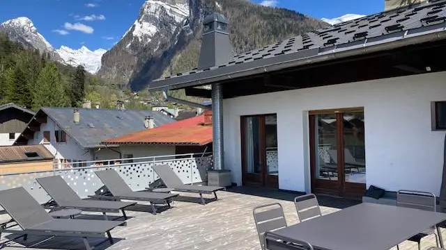 Terrasse et vue sur le Criou