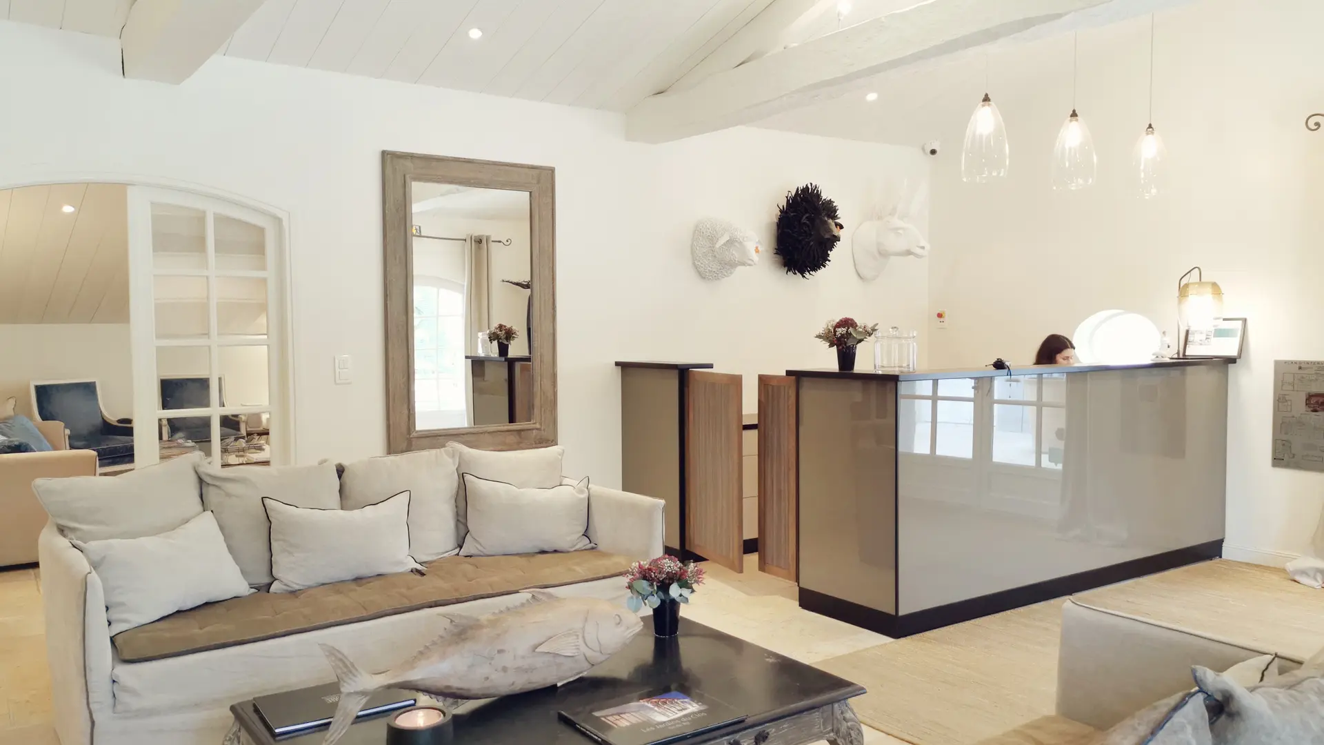 Reception with welcome and canapés