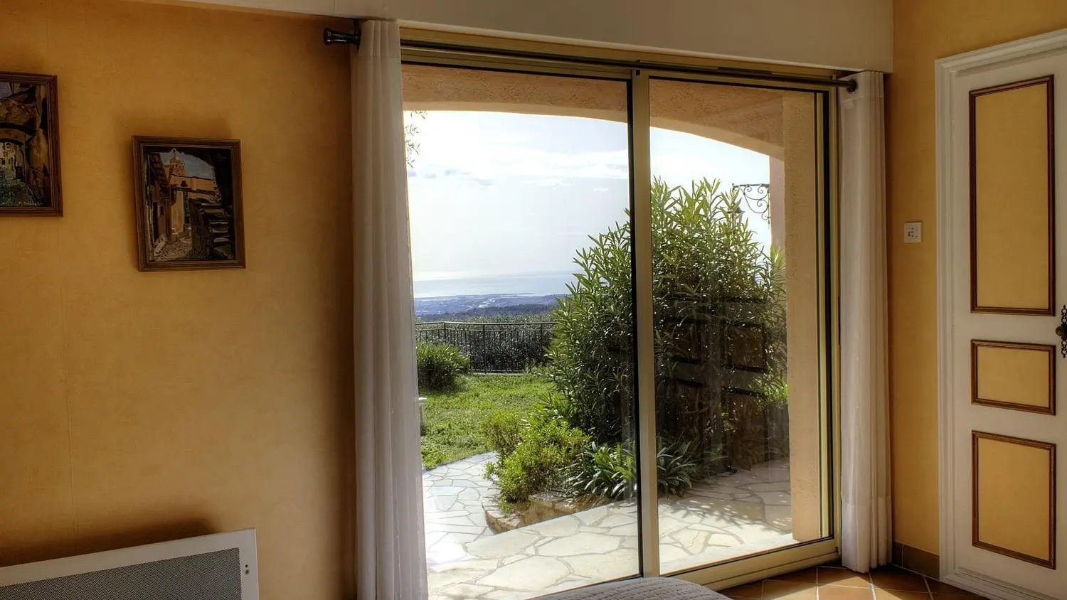 Les Oliviers de St-Jeannet- Vue de la chambre 1 - Gîtes de France Alpes-Maritimes