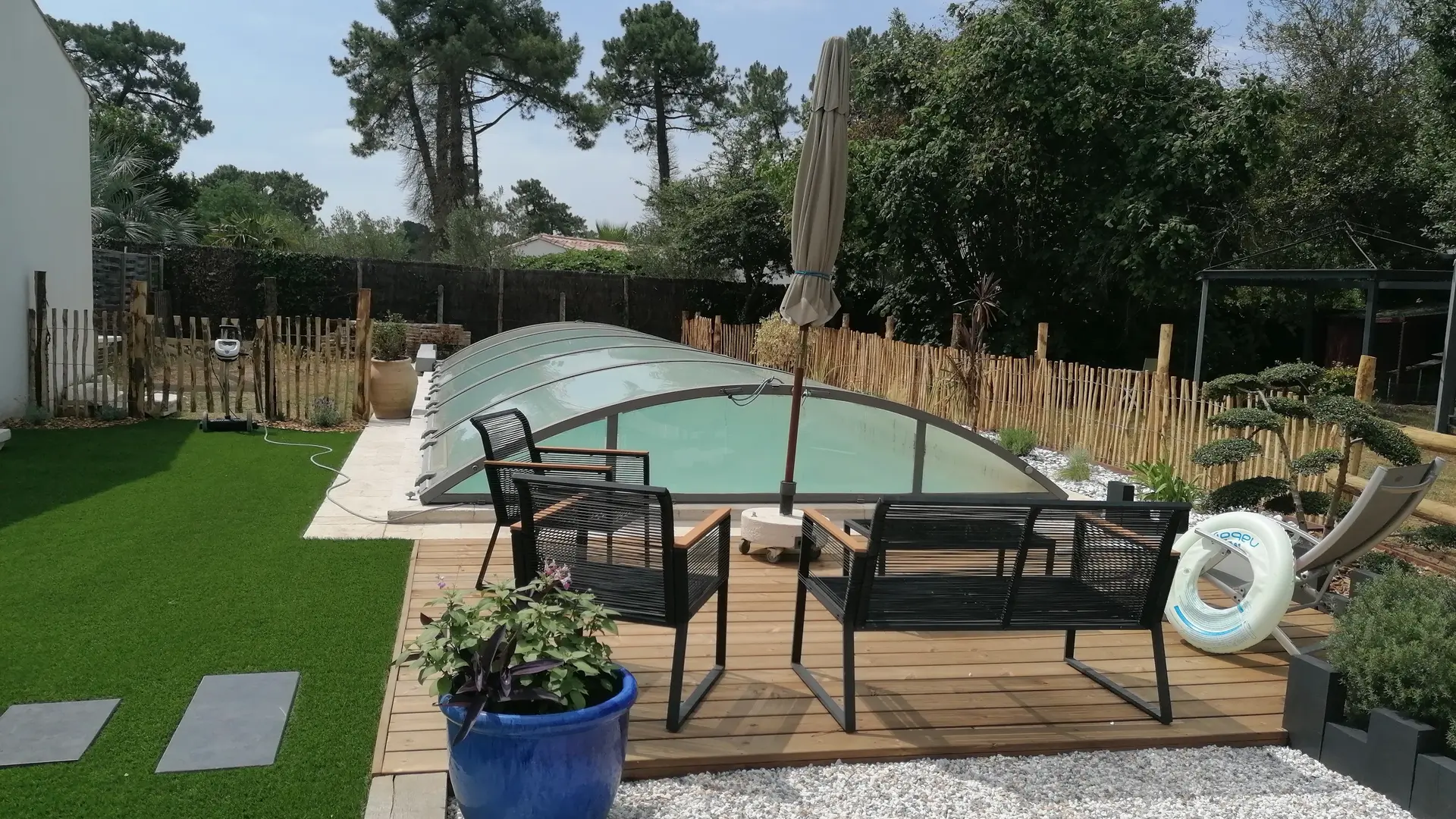 piscine fermée avec dôme électrique