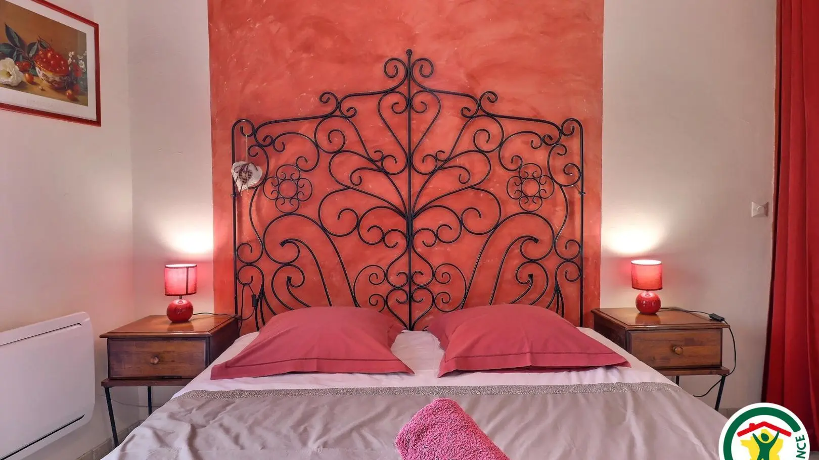 Chambre Cerise en rez-de-jardin, un lit double (1x160x200)