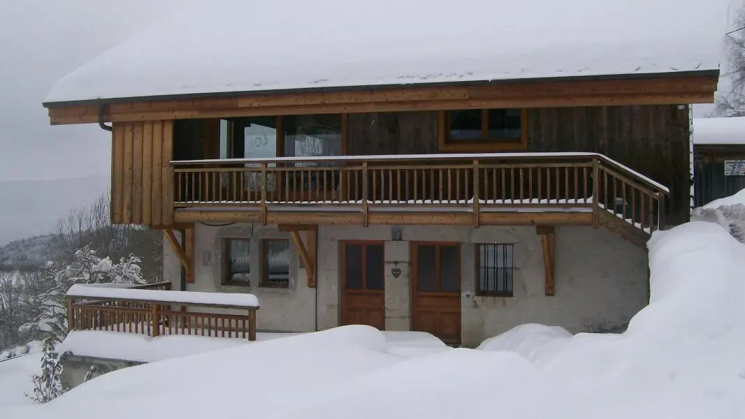 Gite Bellevue sous la neige à 1100m