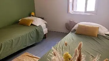 Magnifique LOFT Déco sur le port et à 5mn des plages wifi Clim 85 m2