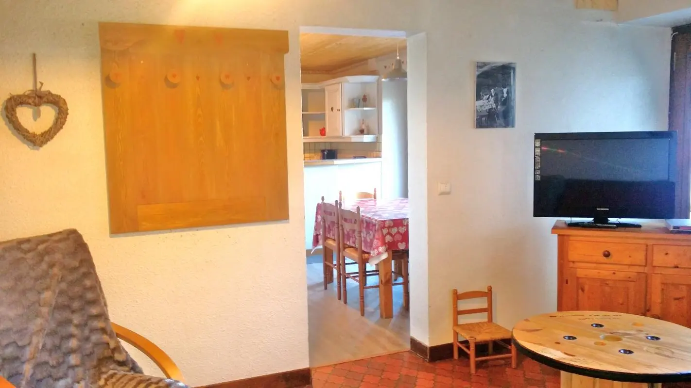 Vue du salon vers la cuisine