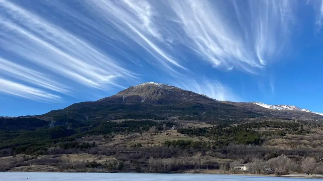 Vue du plan d'eau en hiver
