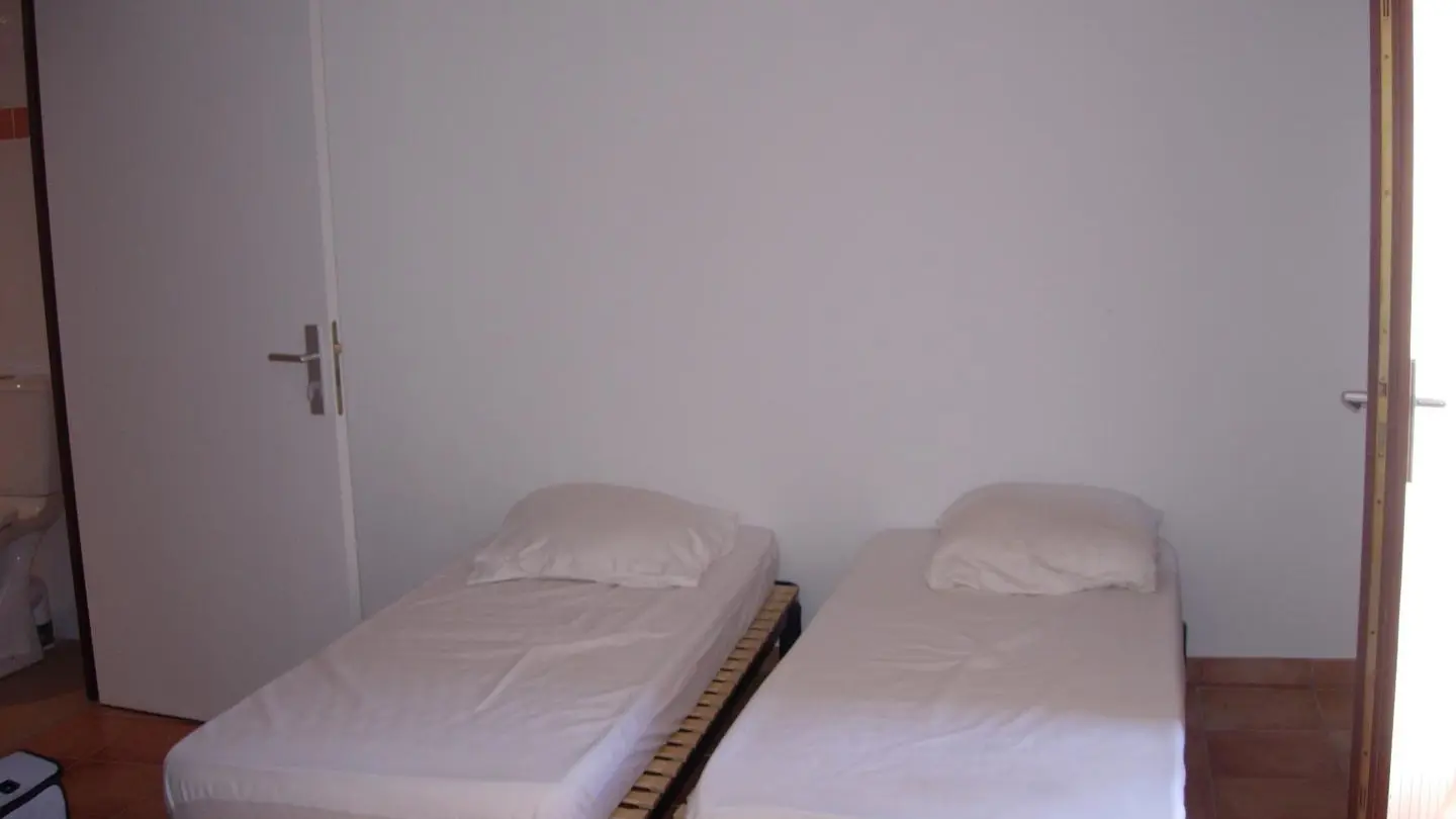 Grange des Tilleuls - Dortoir 2 personnes accès PMR - Gîtes de Groupe d'Etape - Roure - Alpes-Maritimes