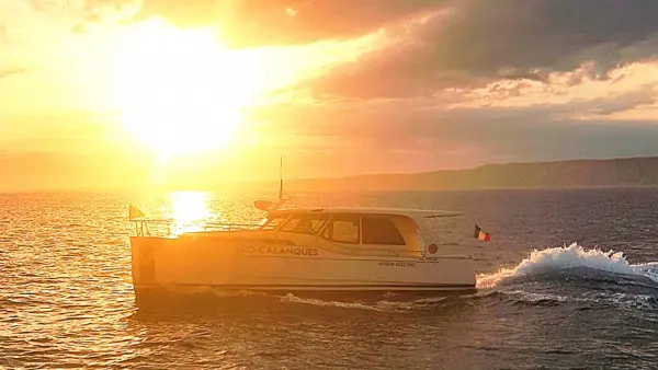 Soirée au soleil couchant dans les Calanques du Frioul - Vieux Port CNTL