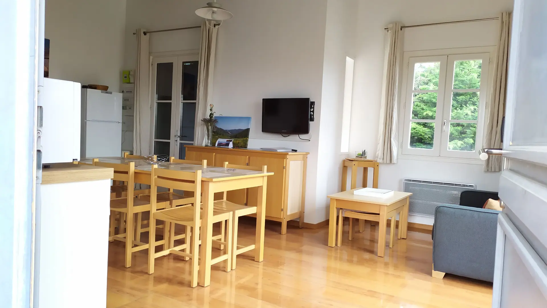 L'Ourméou-pièce de vie depuis la porte d'entrée-Coursegoules-Gites de France Alpes-Maritimes