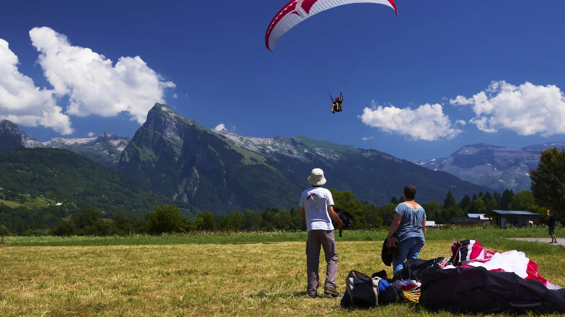 Baptème de parapente en été