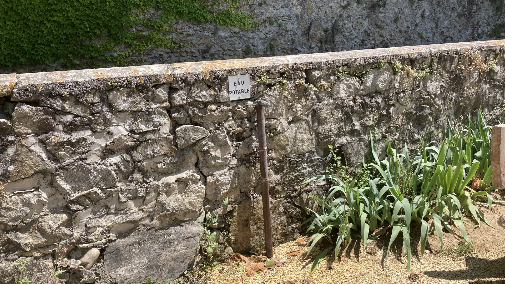 Aire de pique nique à Andancette au bord de la Viarhôna