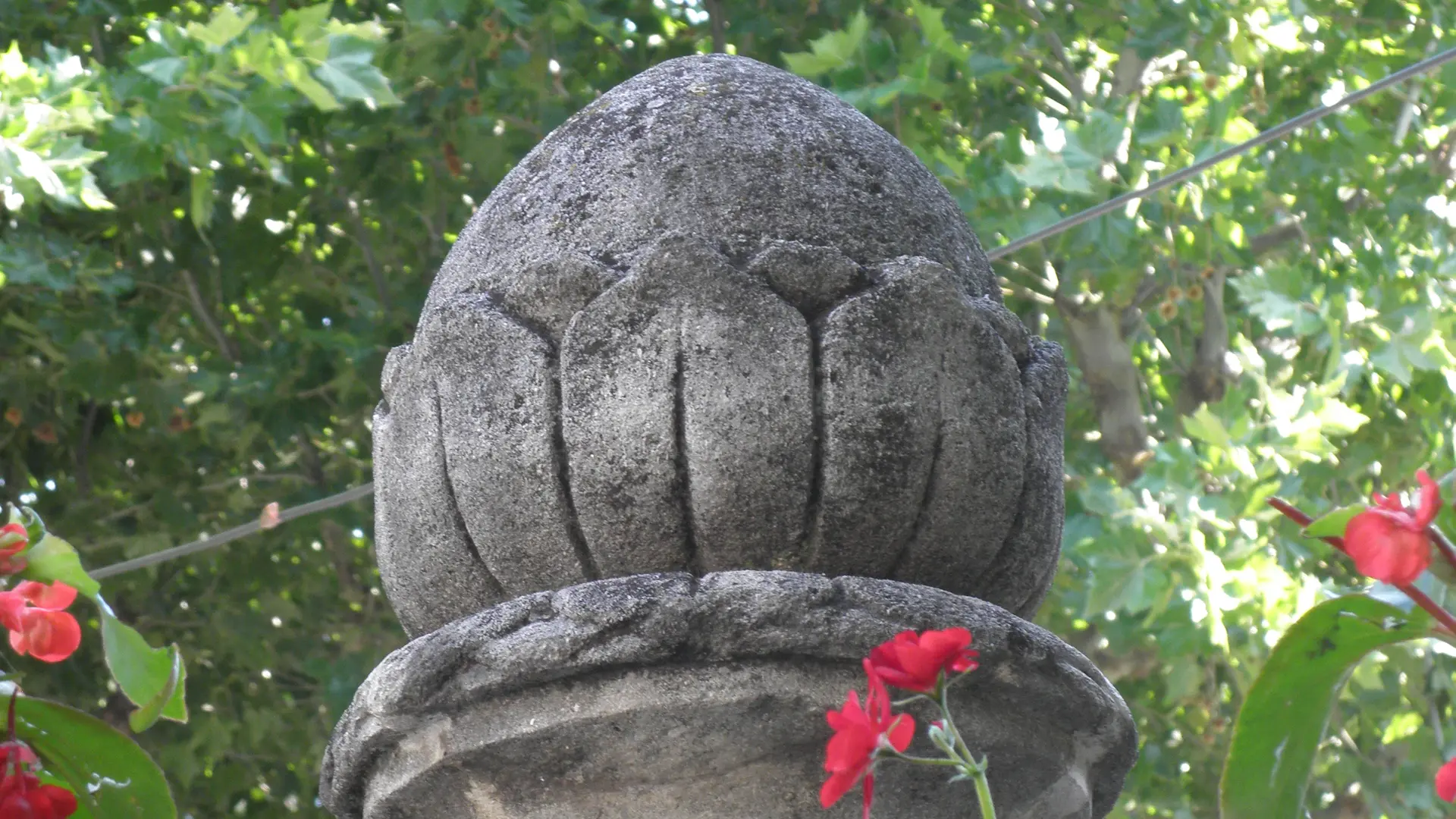 Haut de la fontaine de la place JMG Itard