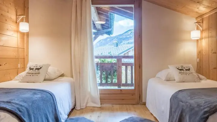 Etage : chambre avec 2 lits de 90x190cm