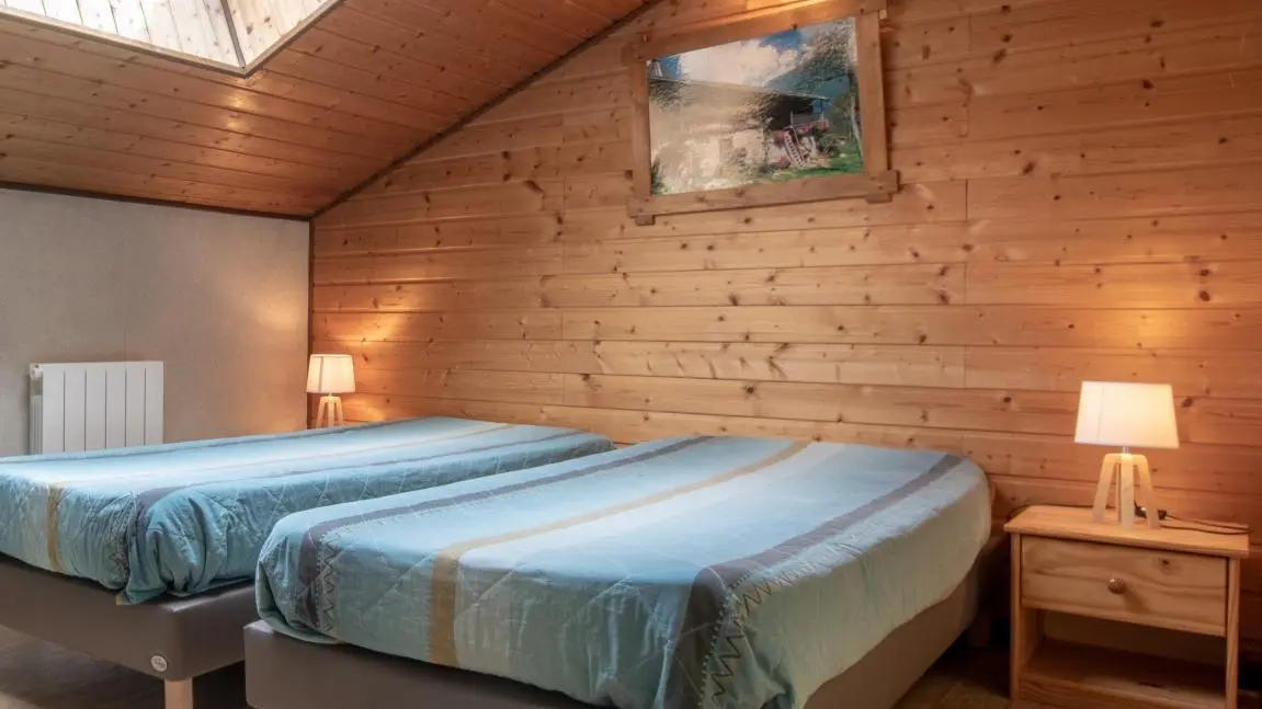 Chambre avec 2 lits 90 jumelables.