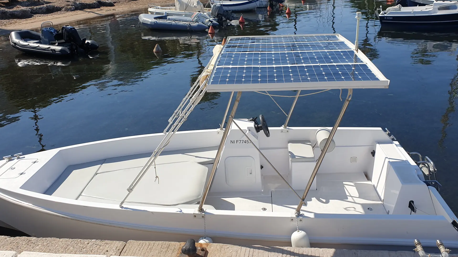 Location de bateau sans permis à Cannes - Journée avec Solar Boat