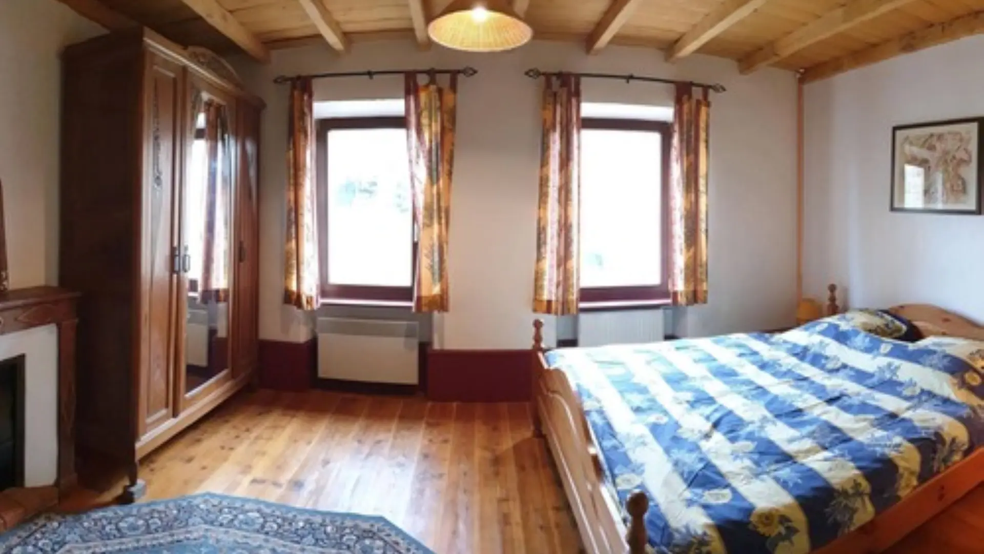 Une des chambres du gîte de groupe de Trézioux