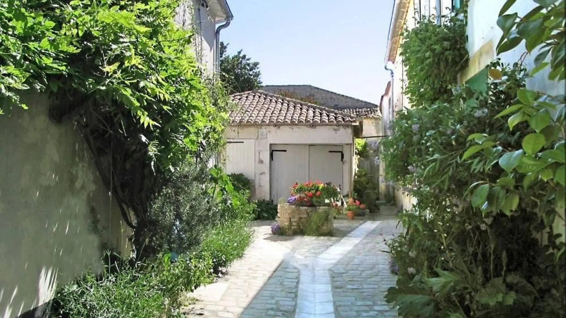 Entrance to the alley