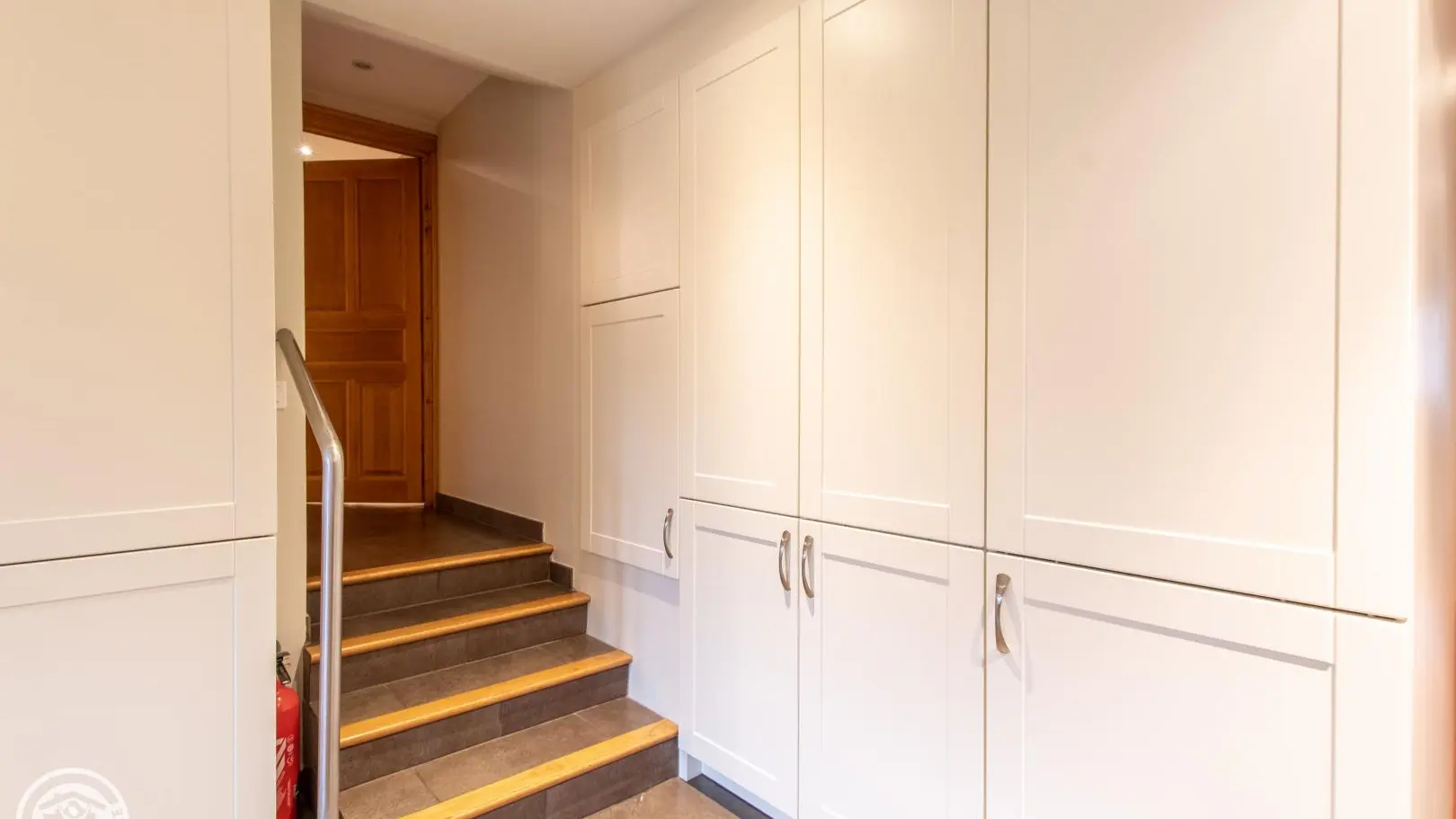 Rangement et accès salles d'eau