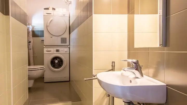 Buanderie et WC supplémentaire près du séjour